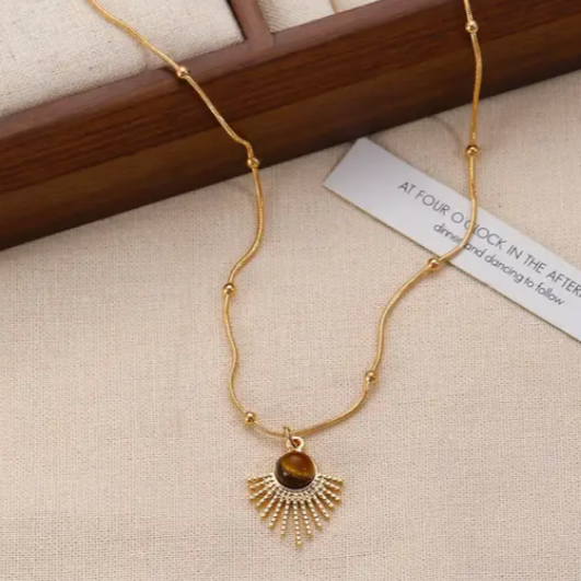 Sunstone Elegance - Goudkleurige ketting met hanger (5 stijlen)